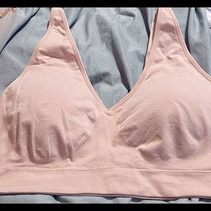 Brand new Medium Support sports bra by Secret Treasures. Size 3X. Deep V neck